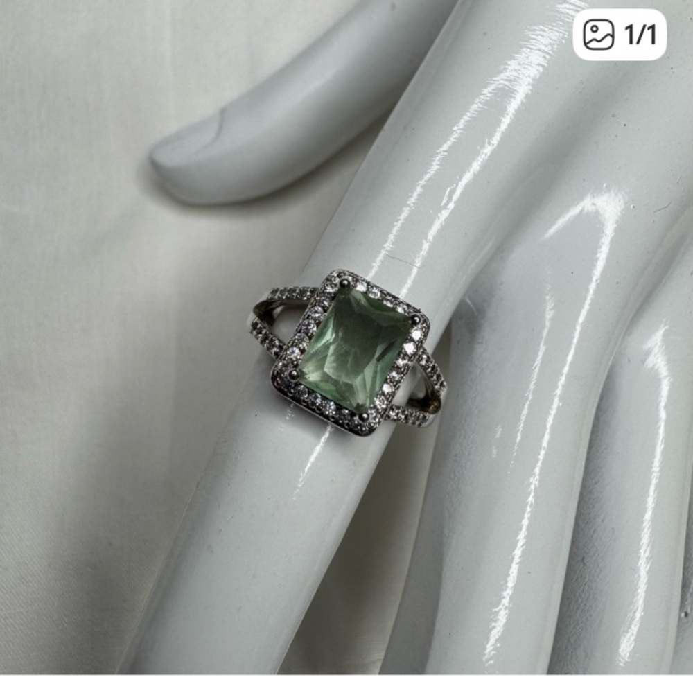 Elegant Silver and Green Gemstone Size 5 Ring